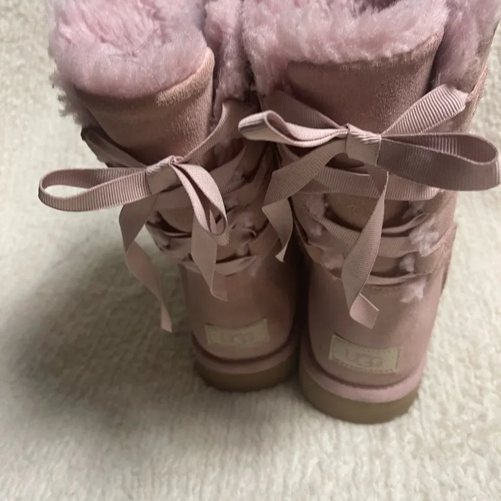 UGG Continuity leather suede light Pink short Boots gros grain ribbon accentSZ11